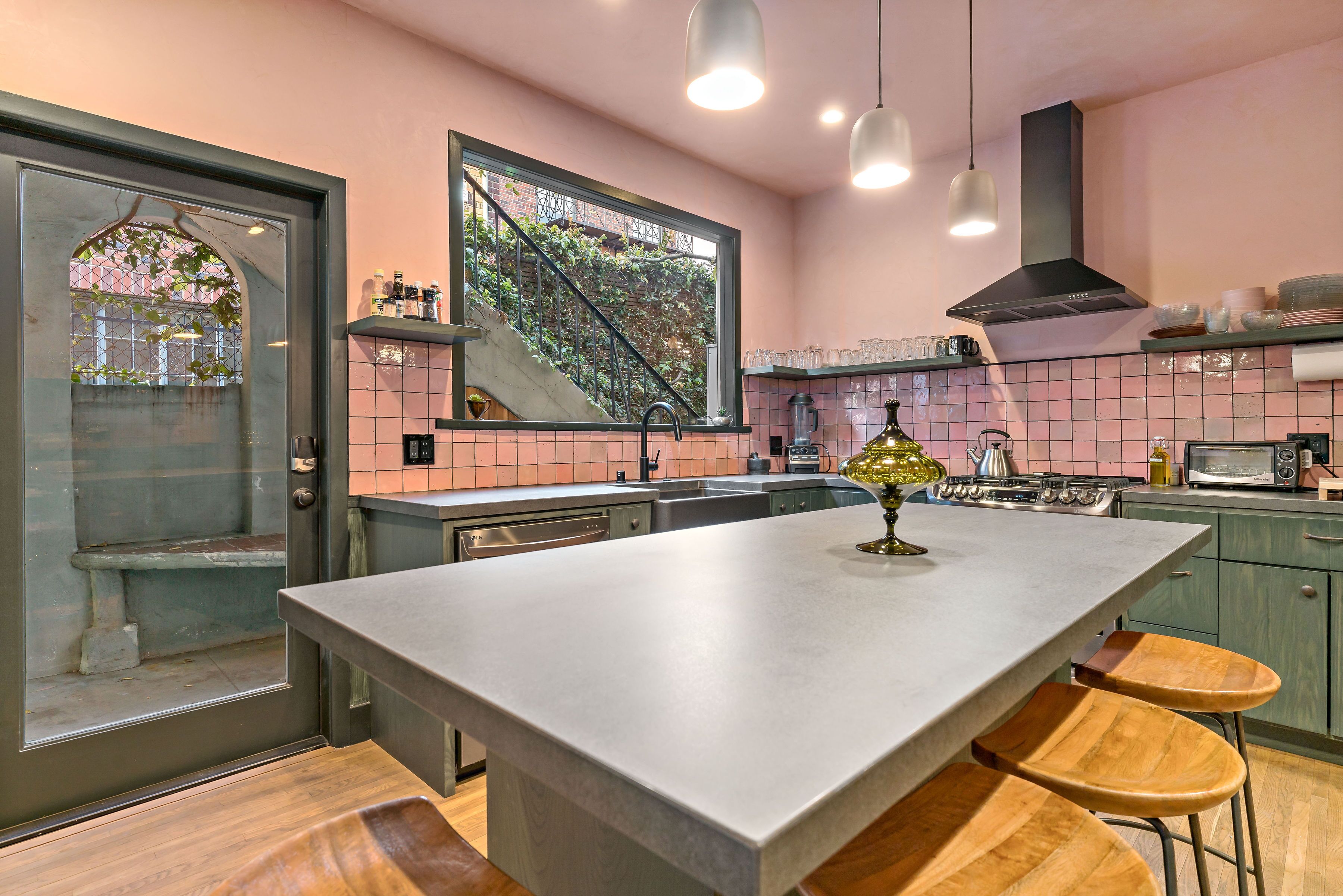 ثلاجة، ميكروويف، فرن، موقد طهي مسطح