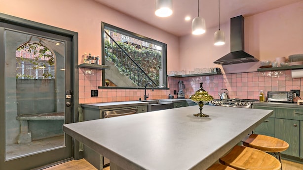Unclassified image, 1 of 36, button - Hollywood Chic + Modern Comfort at Griffith Park (Los Angeles)