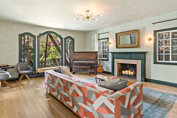 Smart TV, books, music library, stereo