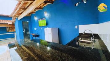 Fridge, microwave, stovetop, blender