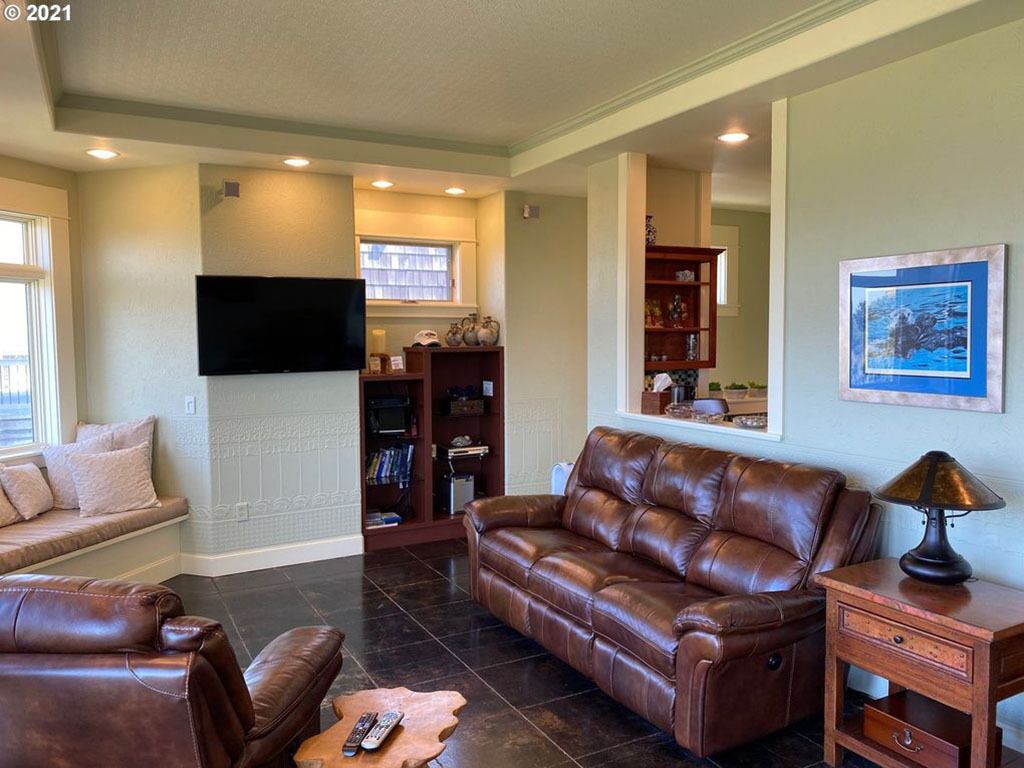 CHARMING Beach House – Stunning Views of the Sea & SO PEACEFUL!