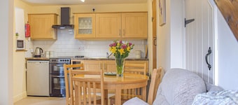 2 bedroom accommodation in Stanner, near Kington