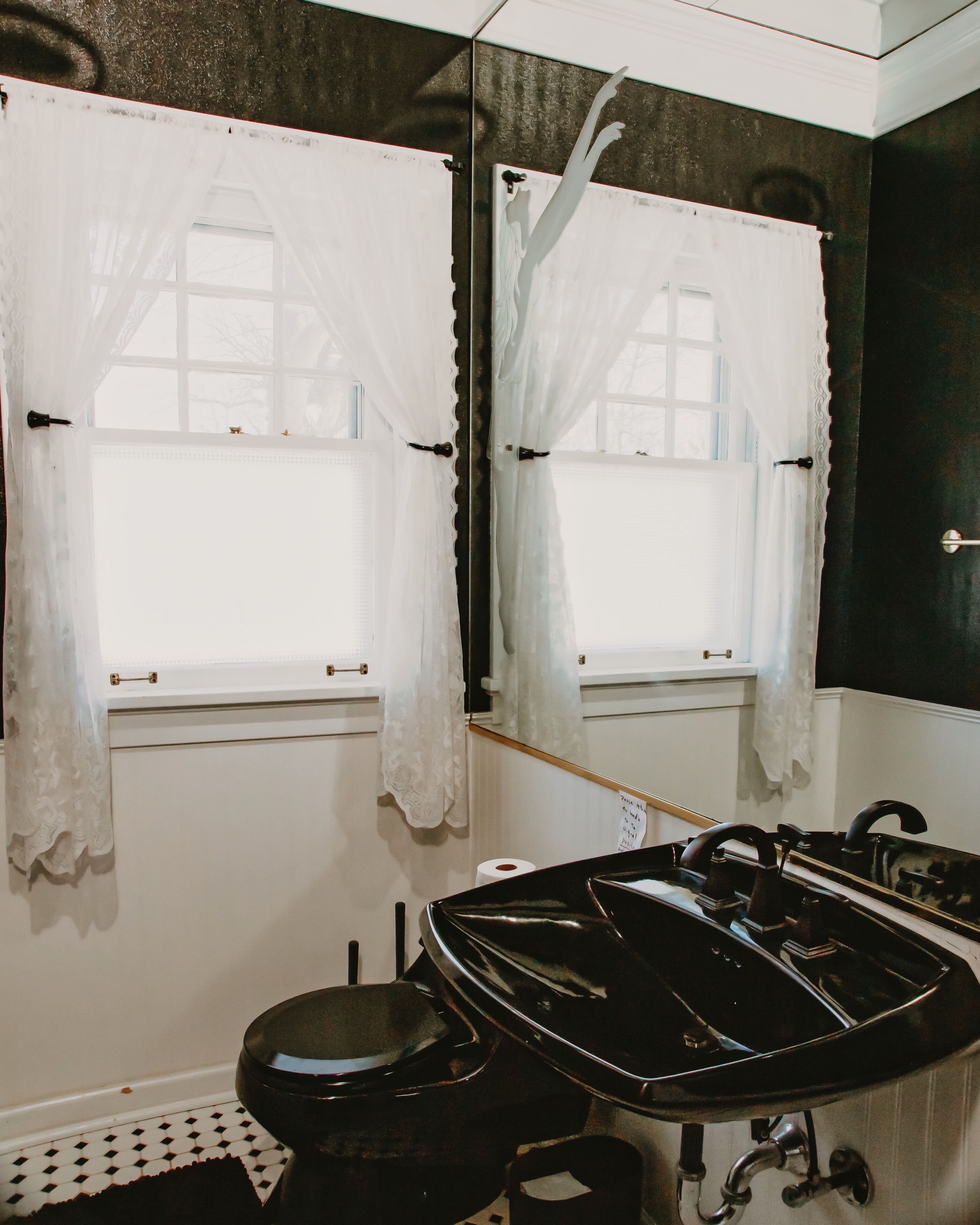 Modernized historic farmhouse 15 mins from O’Hare