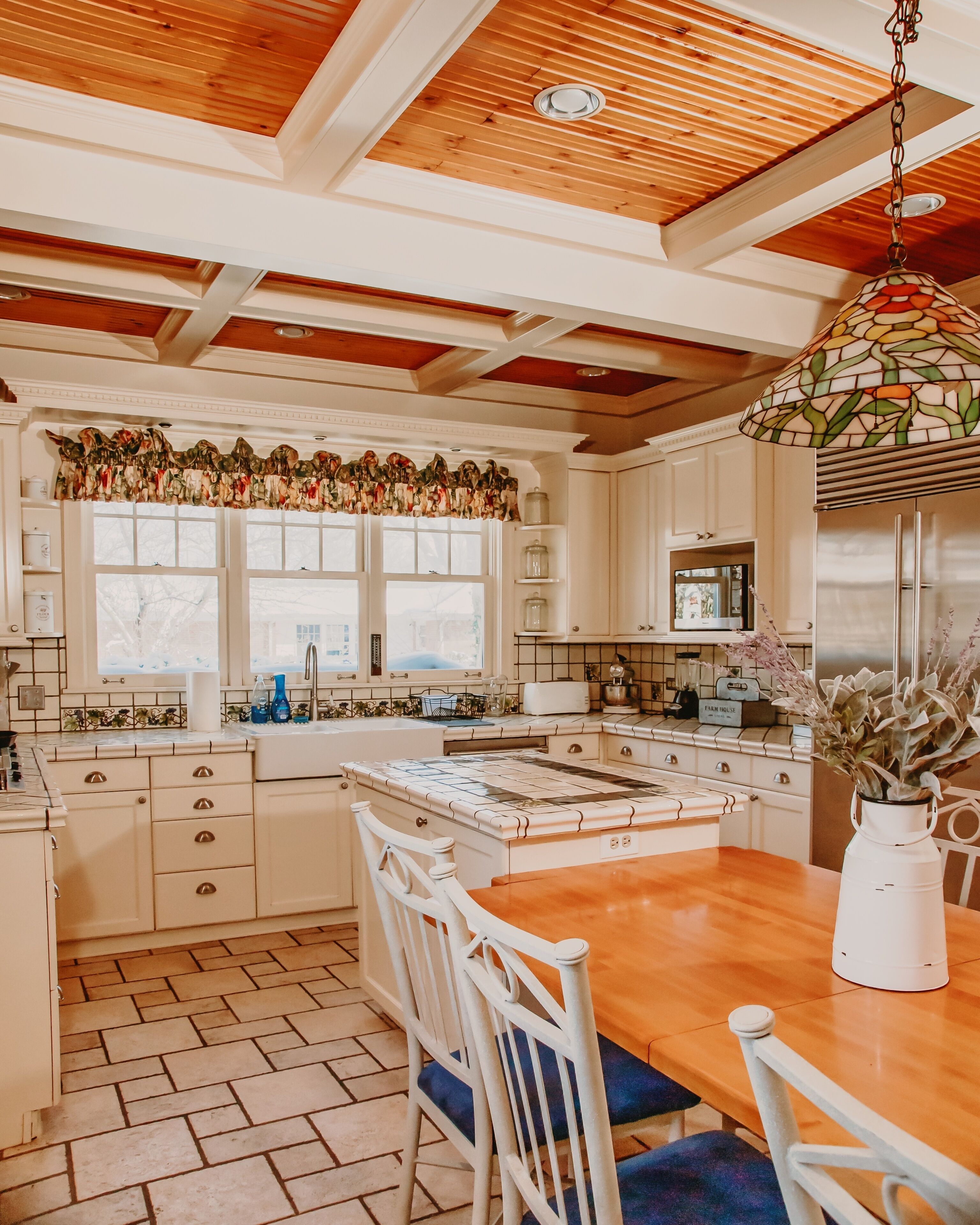 Modernized historic farmhouse 15 mins from O’Hare