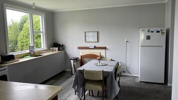 KĂŒhlschrank, Mikrowelle, Ofen, Herdplatte