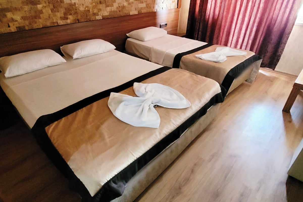Minibar, Schreibtisch, kostenloses WLAN, Bettwäsche