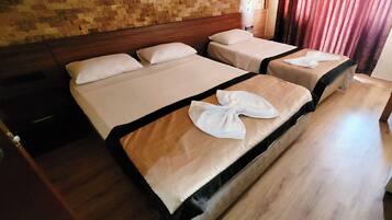 Minibar, escritorio, wifi gratis y ropa de cama