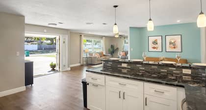 Lovely Pool Home, Close to beaches! Antilles