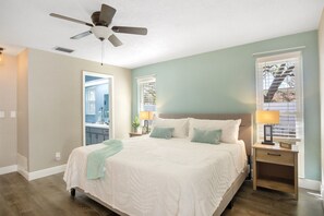 3 bedrooms, desk, iron/ironing board, travel crib