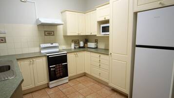 Frigorífic, microones, forn i placa de cuina