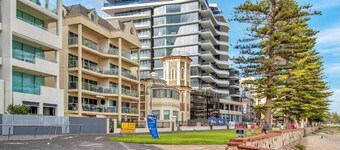 Adelaide's Seaside Location - Glenelg Beach: Seafield Apartment No. 4, Upstairs, Shared balcony