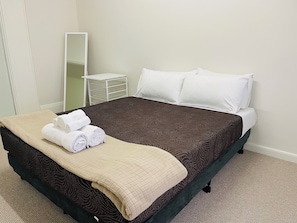 1 chambre, fer et planche à repasser, Wi-Fi gratuit, draps fournis
