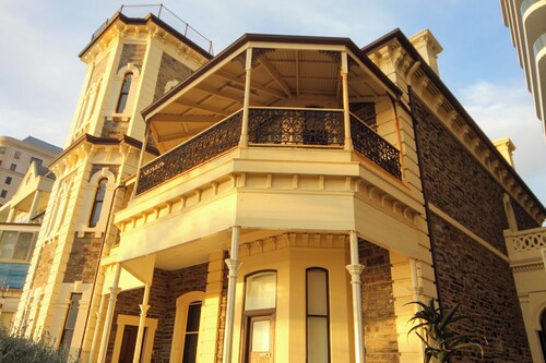 Adelaide's Seaside Location - Glenelg Beach: Seafield Apartment No. 6, Upstairs