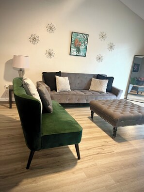 Smart TV, books - House Close to Chemical Plant- Long Term Friendly- Easy access to Beltway (La Porte)