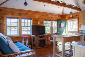 TV - On the Rocks - One-of-a-kind setting on the Reversing Falls of Basin Point! (Harpswell)