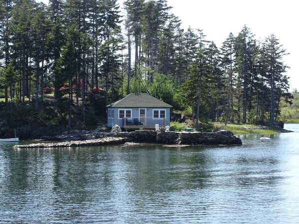 Exterior - On the Rocks - One-of-a-kind setting on the Reversing Falls of Basin Point! (Harpswell)