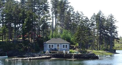 On the Rocks - One-of-a-kind setting on the Reversing Falls of Basin Point!