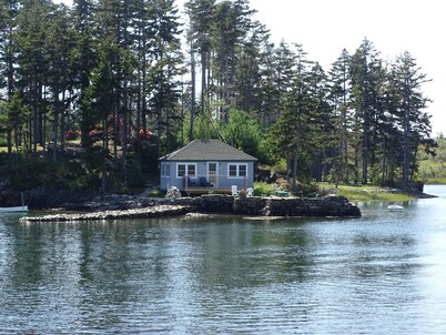 On the Rocks - One-of-a-kind setting on the Reversing Falls of Basin Point!