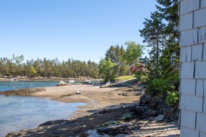 On the beach - On the Rocks - One-of-a-kind setting on the Reversing Falls of Basin Point! (Harpswell)