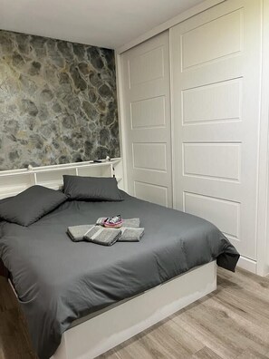 3 Schlafzimmer, Schreibtisch, Reisekinderbett, kostenloses WLAN