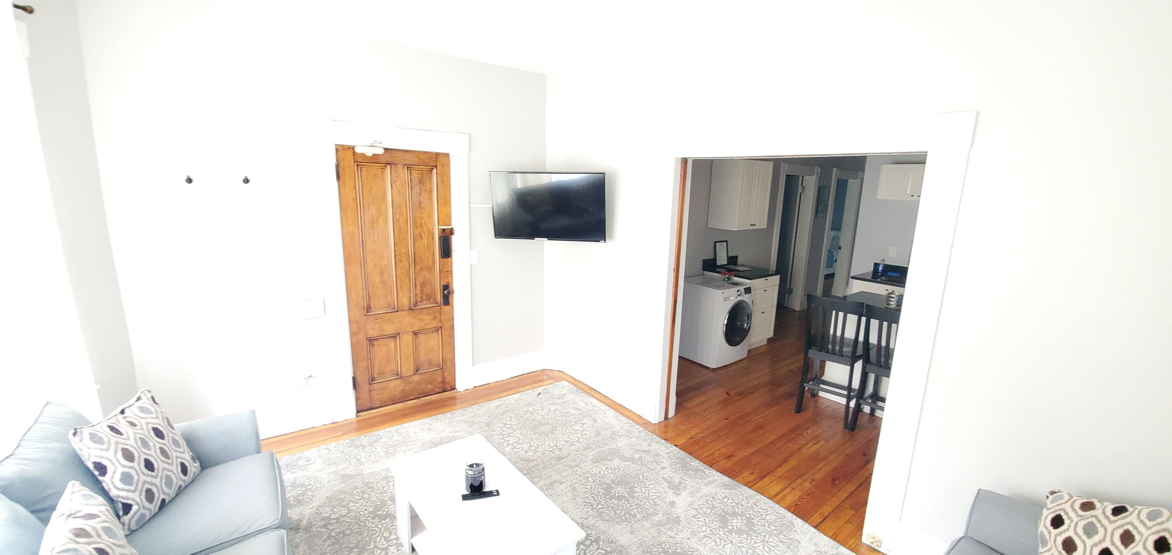 Renovated 2 bed near downtown