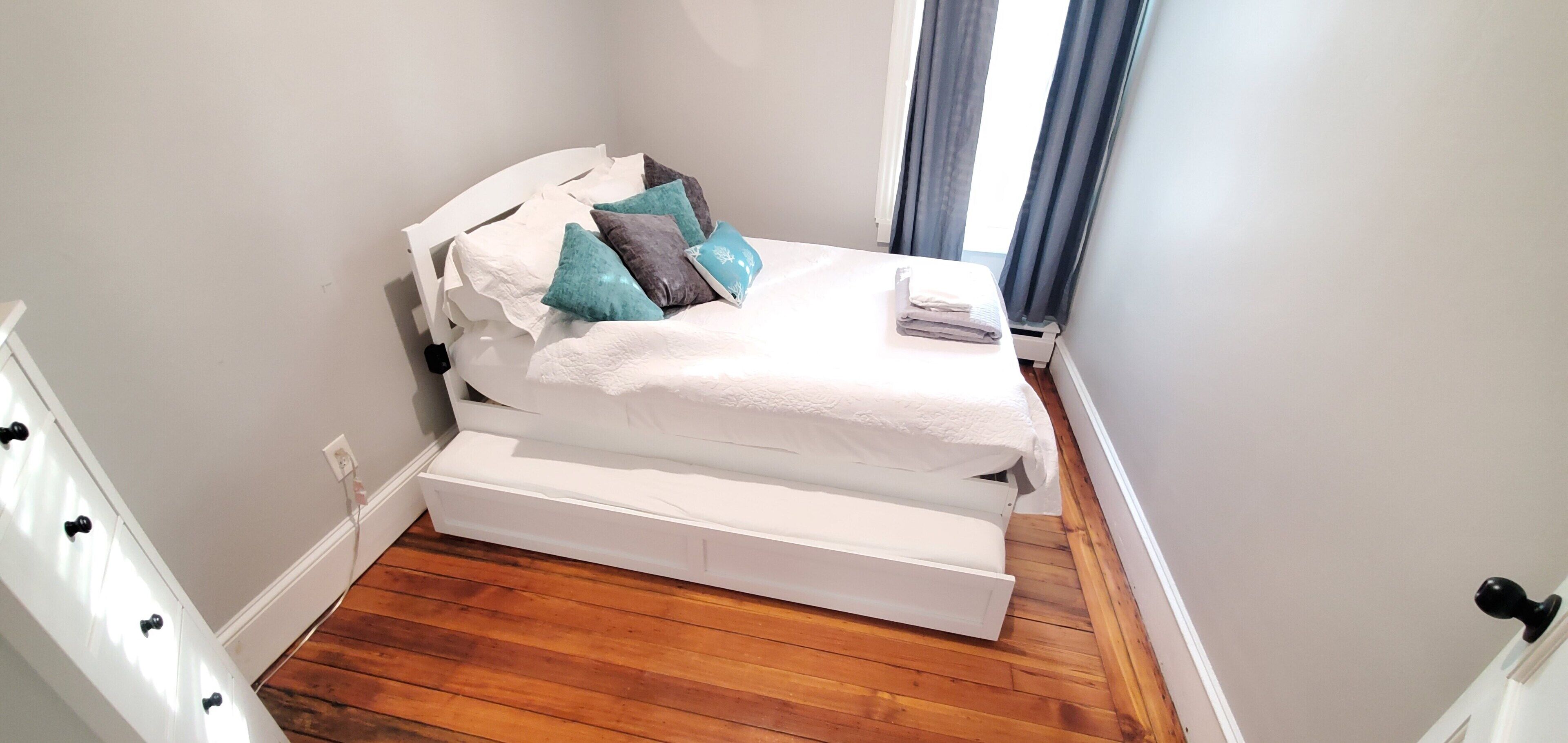 Renovated 2 bed near downtown