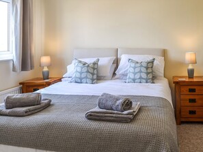 3 bedrooms, free WiFi, bed sheets - 3 bedroom accommodation in Horning (Horning)