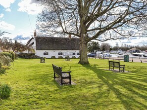 Property grounds - 3 bedroom accommodation in Horning (Horning)