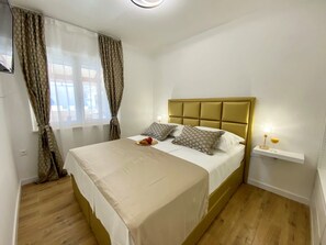 6 bedrooms, iron/ironing board, free WiFi, bed sheets