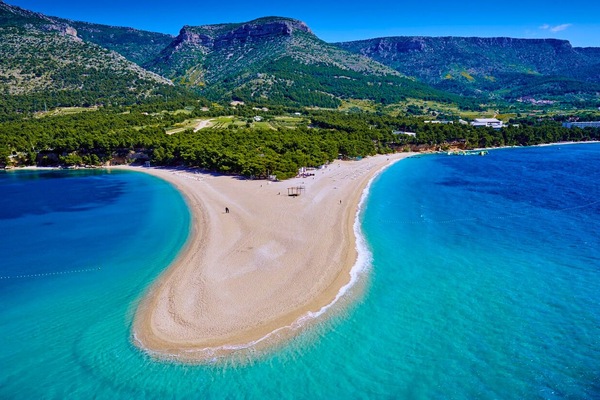 Bol and Zlatni rat beach are just 25 minutes away from the villa.