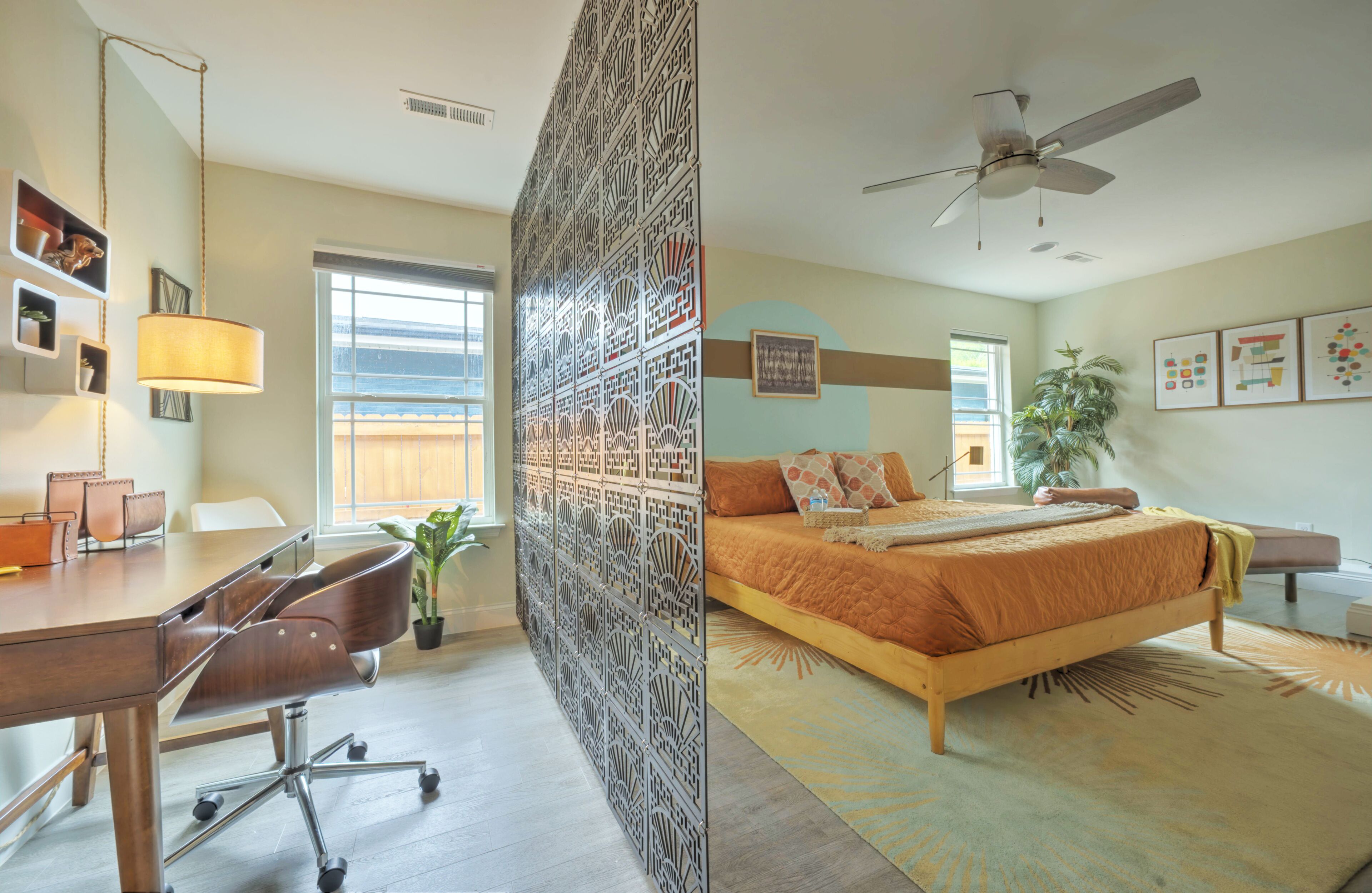 5 mins to DT, family pet friendly, hot tub, arcade, sleeps 8, fully fenced yard.