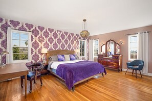 4 bedrooms, desk, iron/ironing board, travel cot