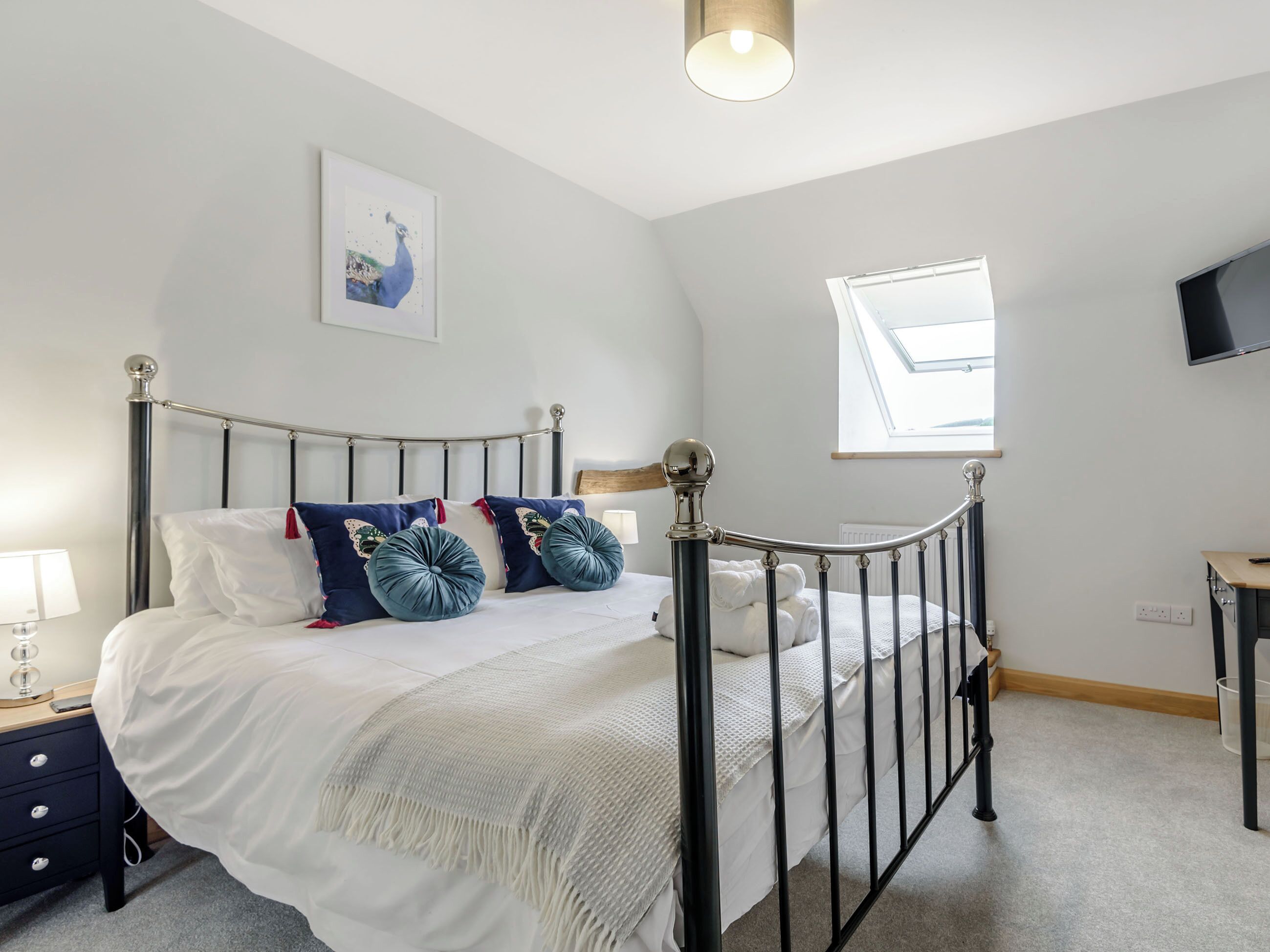 5 bedrooms, free WiFi, bed sheets, wheelchair access