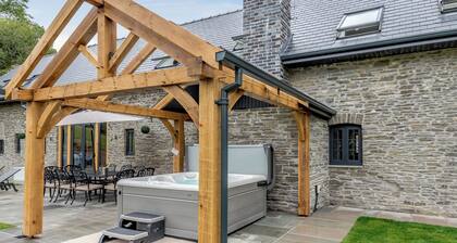 5 bedroom accommodation in New Radnor, near Presteigne