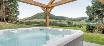 5 bedroom accommodation in New Radnor, near Presteigne