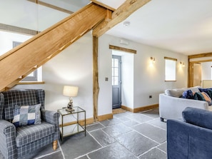 TV, fireplace - 5 bedroom accommodation in New Radnor, near Presteigne (New Radnor, near Presteigne)