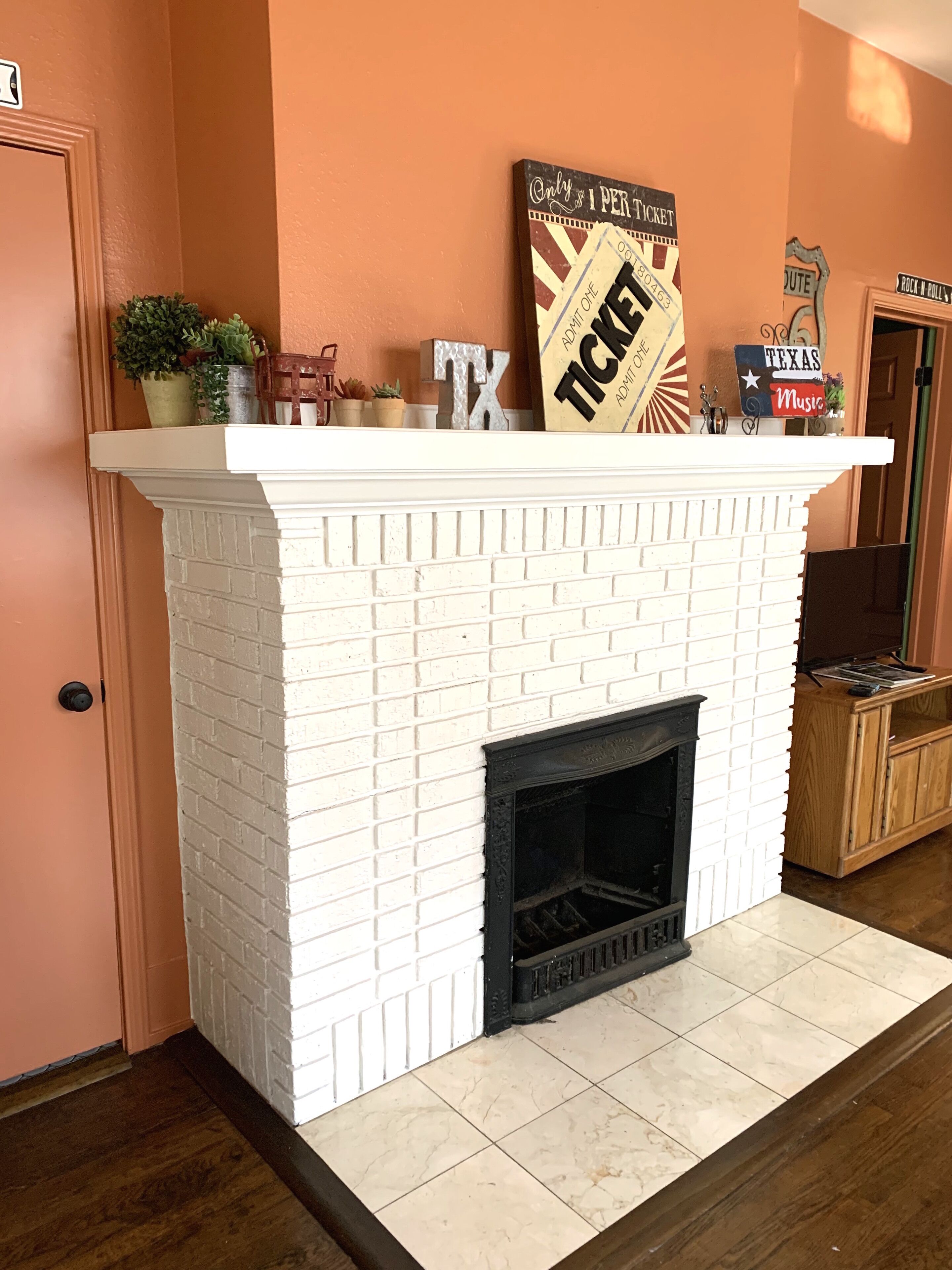 ON THE ROAD AGAIN! MUSICAL JOURNEY DOWNTOWN AUSTIN NEAR EVERYTHING!