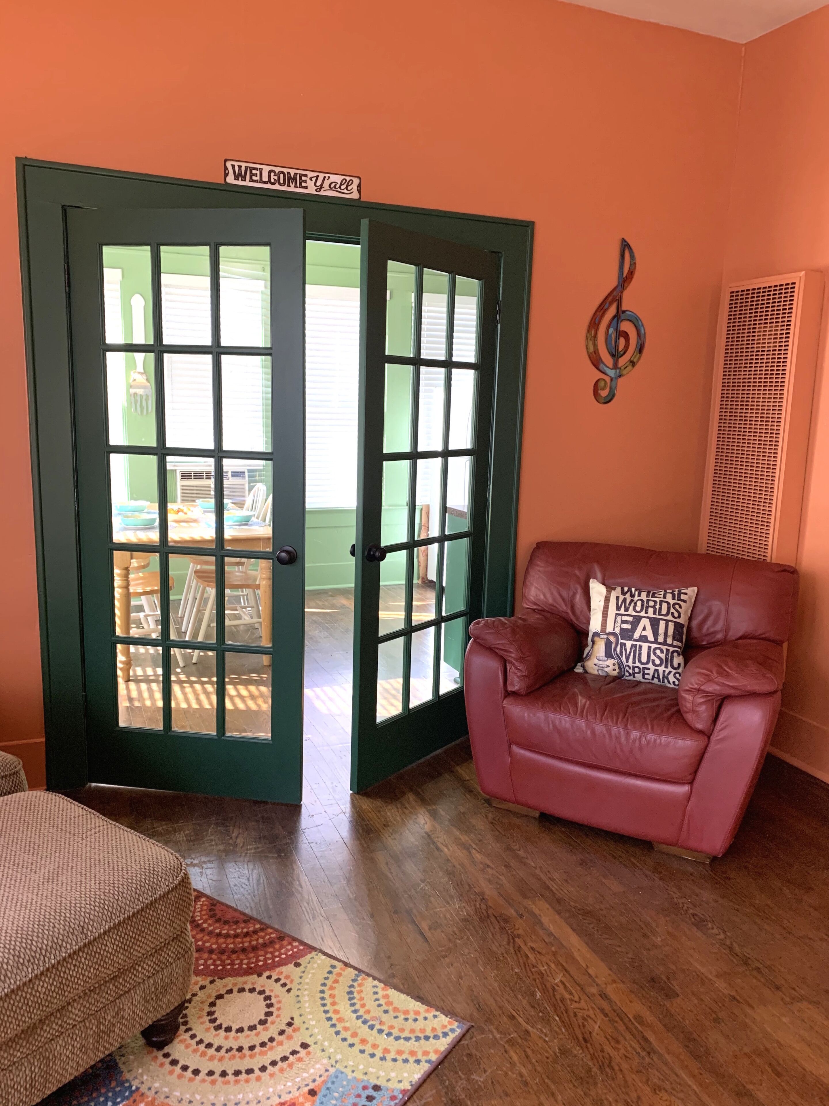 ON THE ROAD AGAIN! MUSICAL JOURNEY DOWNTOWN AUSTIN NEAR EVERYTHING!