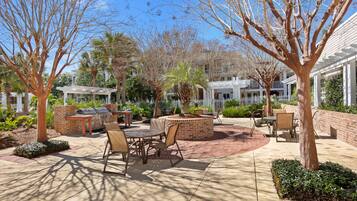 屋外ダイニングエリア