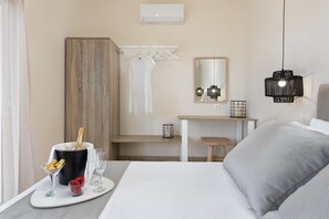 2 chambres, bureau, système d’insonorisation, fer et planche à repasser