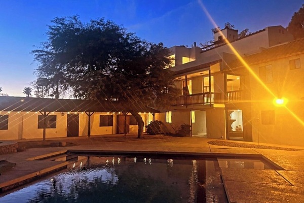 Alberca al aire libre y alberca climatizada