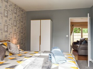 2 bedrooms, free WiFi, bed sheets - 2 bedroom accommodation in Walwen, Lixwm (Walwen, Lixwm)