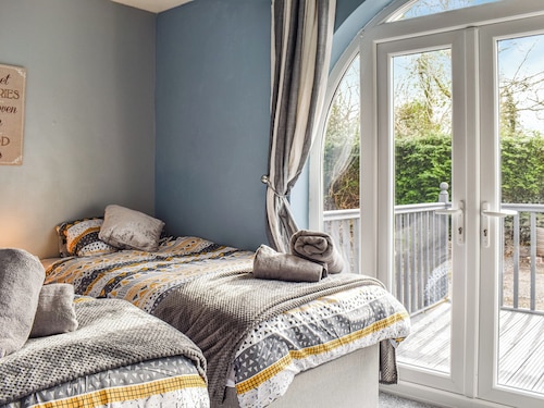 2 bedroom accommodation in Walwen, Lixwm