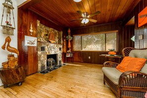 Smart TV, fireplace