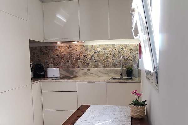 Refrigerador, microondas, placa de cocina, lavavajillas