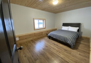 5 slaapkamers, bedden met traagschuimmatrassen, een bureau, gratis wifi
