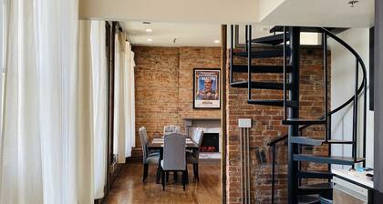 4 Bed, 3 Bath Loft in Downtown Louisville! Amazing River Views! Private Deck!