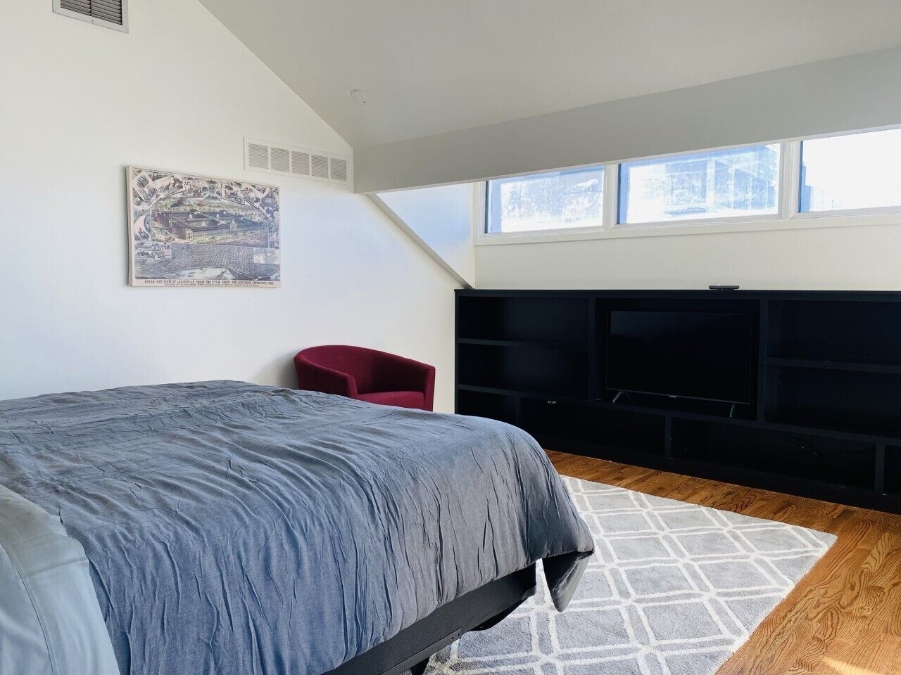 3 Bed, 3 Bath Loft in Downtown Louisville! Amazing River Views! Private Deck!