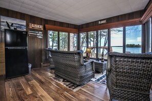 المنشأة من الداخل