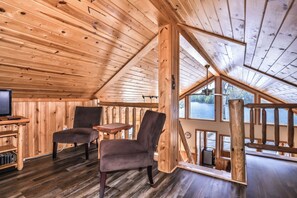 Interior - Stepaway Vacation Rentals - Carefree Creek Cabin (Saint Germain)
